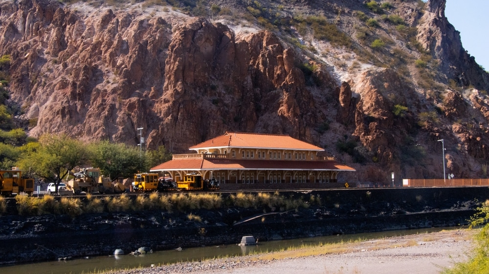 Clifton,Arizona,Train,Depot,With,Mountains,Behind,It,,In,Greenlee