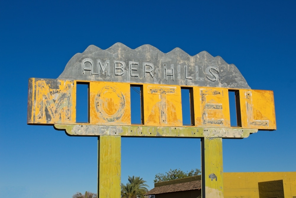 Sign,Of,The,Old,Abandoned,Amber,Hills,Motel,In,Harcuvar,